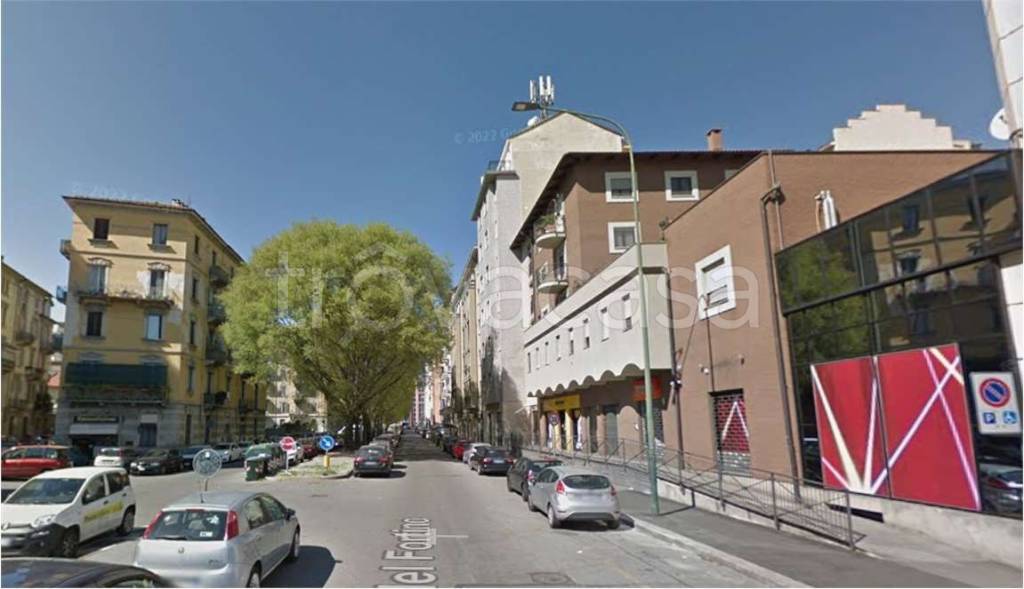 locale commerciale in vendita a Torino in zona Aurora