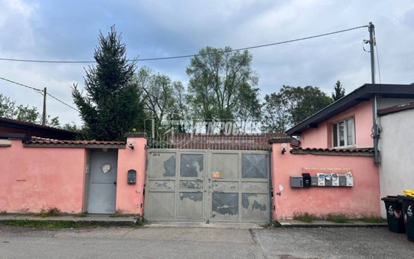 negozio in vendita a Torino in zona Madonna di Campagna