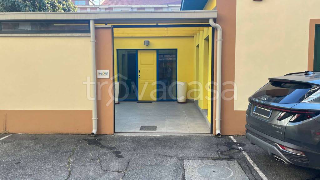 ufficio in vendita a Torino in zona Aurora