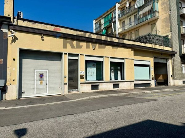 negozio in vendita a Torino in zona Barriera di Milano