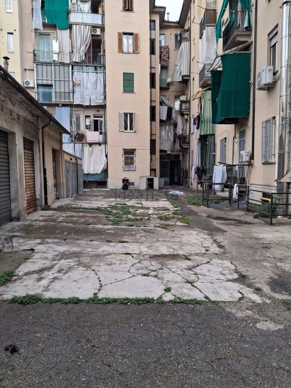locale di sgombero in vendita a Torino in zona Barriera di Milano