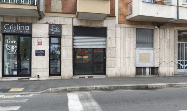 negozio in vendita a Torino in zona Madonna di Campagna
