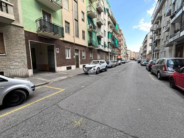 negozio in vendita a Torino in zona Borgata Vittoria