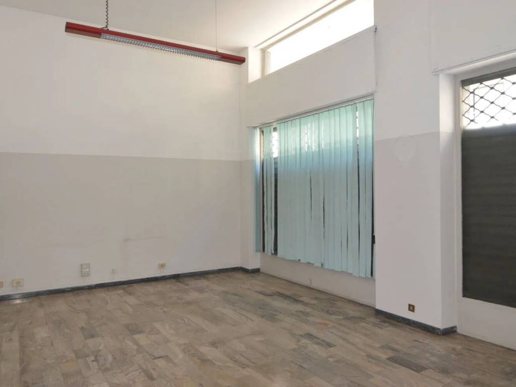 negozio in vendita a Torino in zona Lingotto