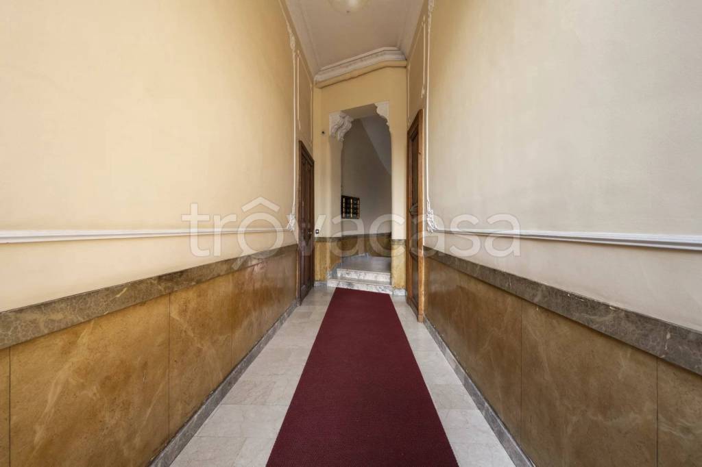 locale commerciale in vendita a Torino in zona Gran Madre