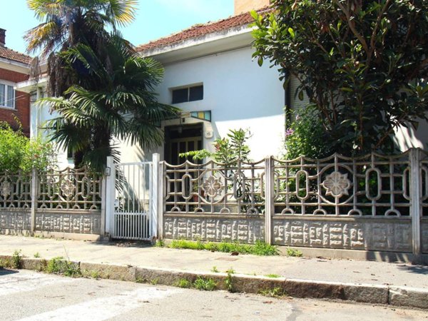 casa indipendente in vendita a Torino in zona Mirafiori Sud