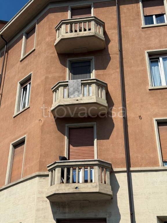 negozio in vendita a Torino in zona Borgata Vittoria