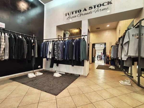 negozio in vendita a Torino in zona Millefonti