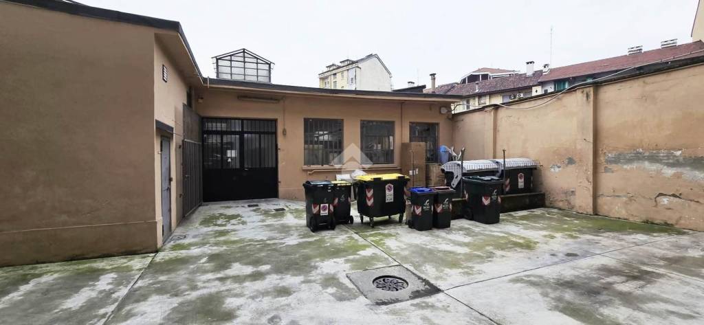 negozio in vendita a Torino in zona Borgo San Paolo