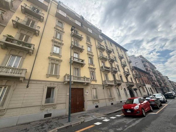 appartamento in vendita a Torino in zona Cit Turin