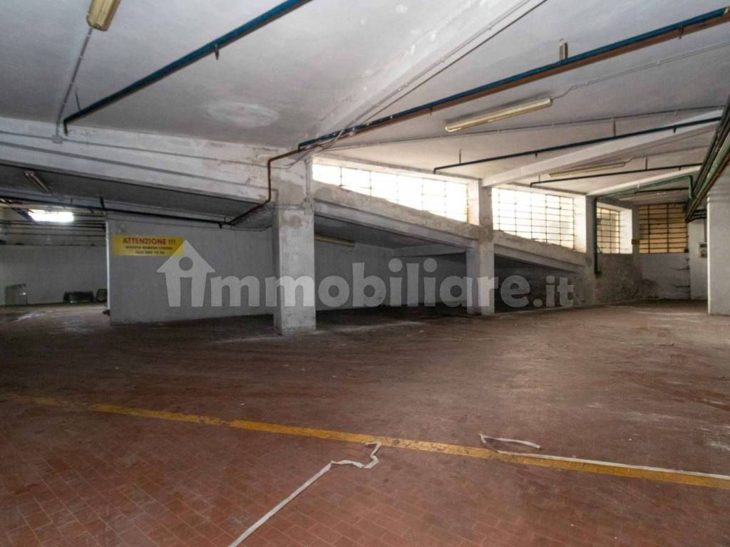 locale commerciale in vendita a Torino in zona Borgata Vittoria