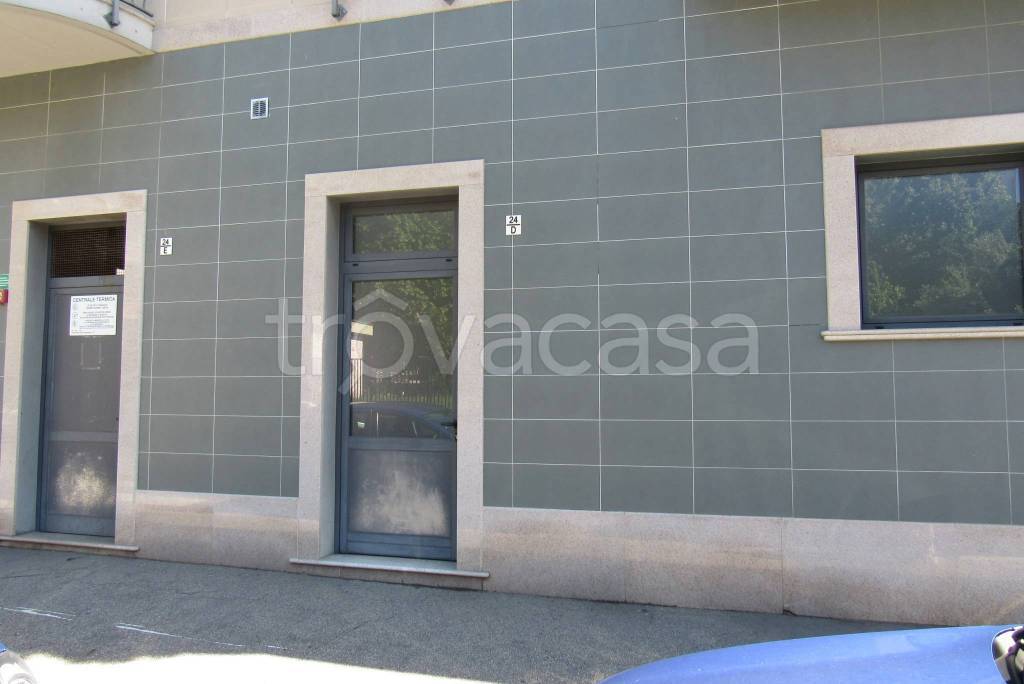 locale commerciale in vendita a Torino in zona Madonna di Campagna