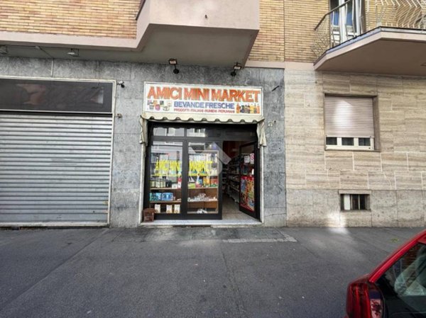negozio in vendita a Torino in zona Pozzo Strada