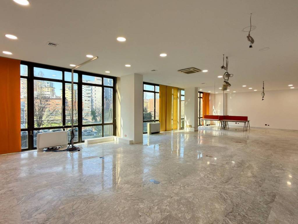 ufficio in vendita a Torino in zona Vallette