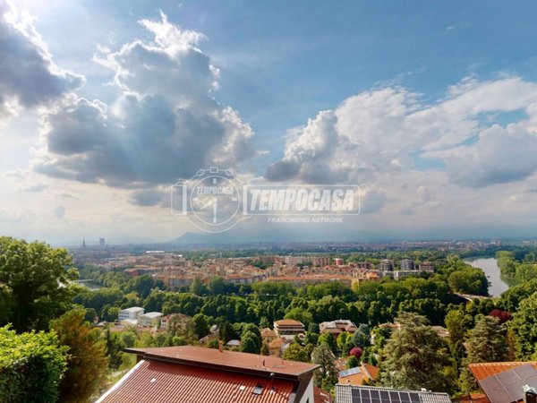 casa indipendente in vendita a Torino in zona Rosa