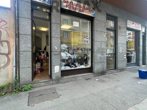 negozio in vendita a Torino in zona Parella