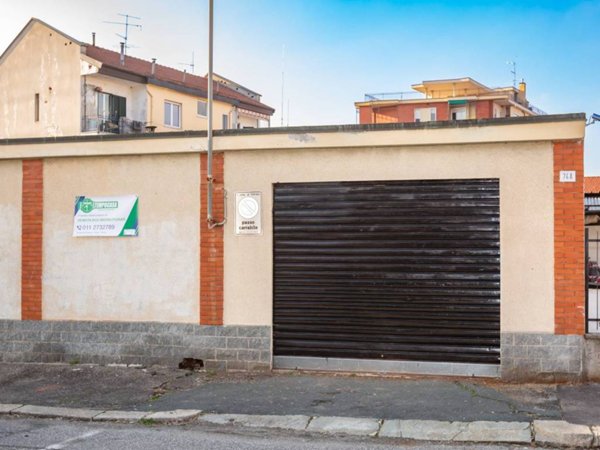 locale commerciale in vendita a Torino in zona Barca