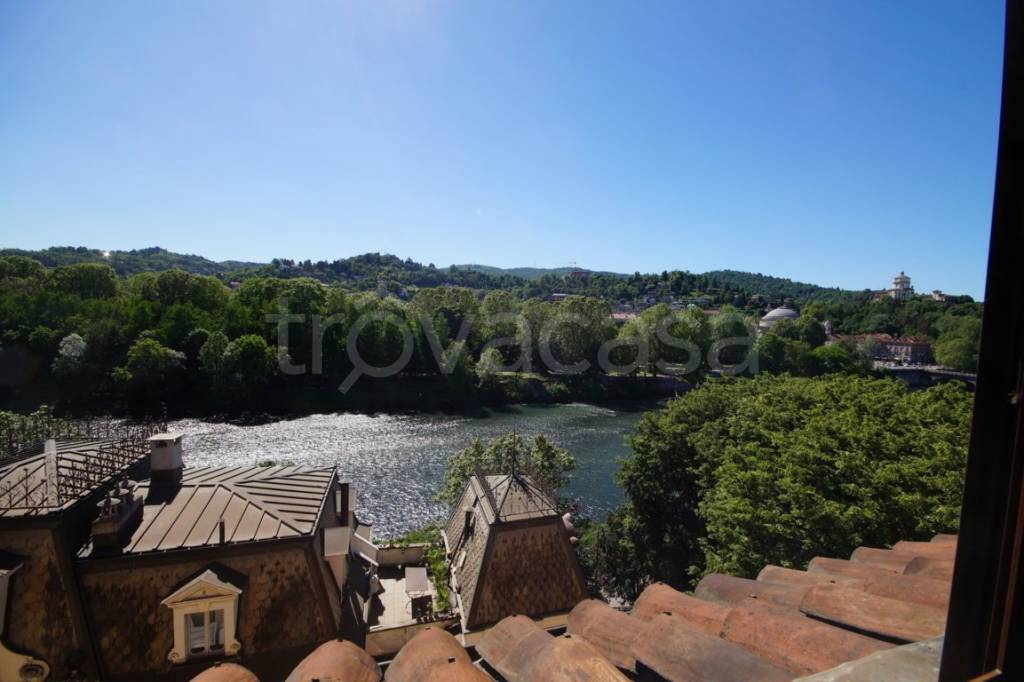 appartamento in vendita a Torino in zona Centro Storico