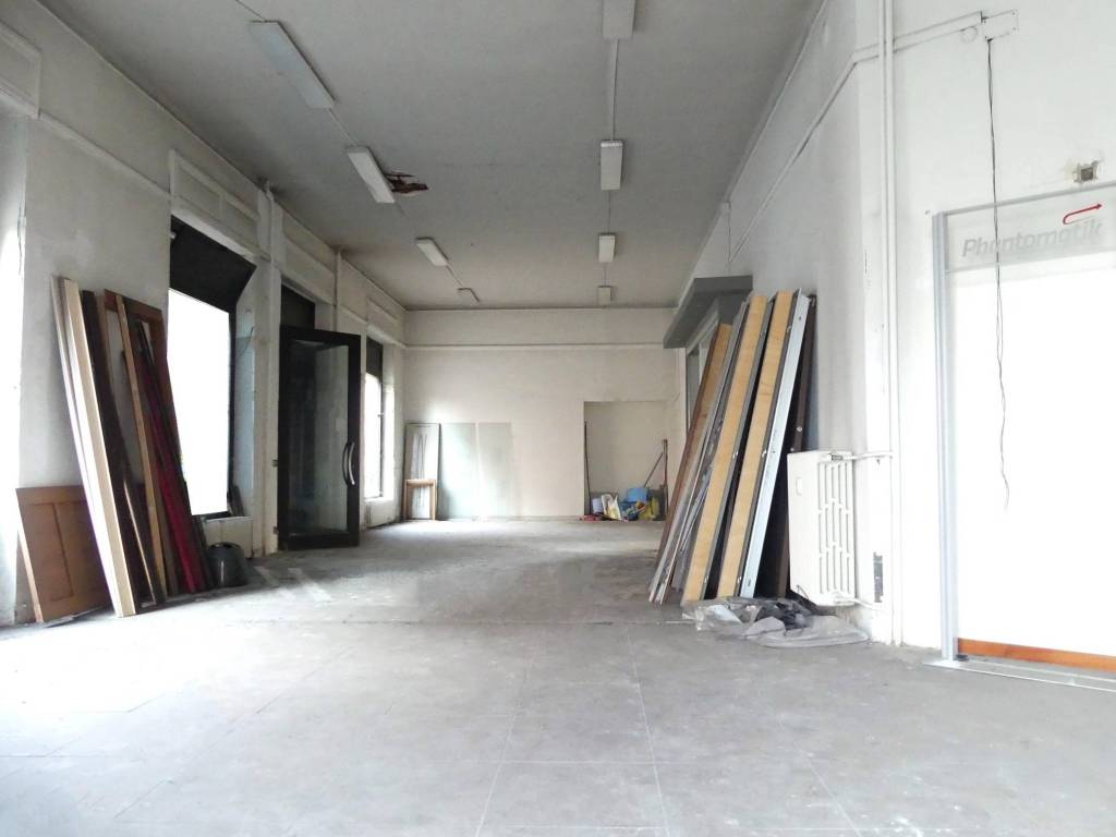 negozio in vendita a Torino in zona Vallette