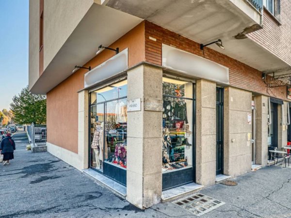 negozio in vendita a Torino in zona Lucento