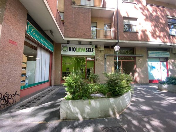 negozio in vendita a Torino in zona Lingotto