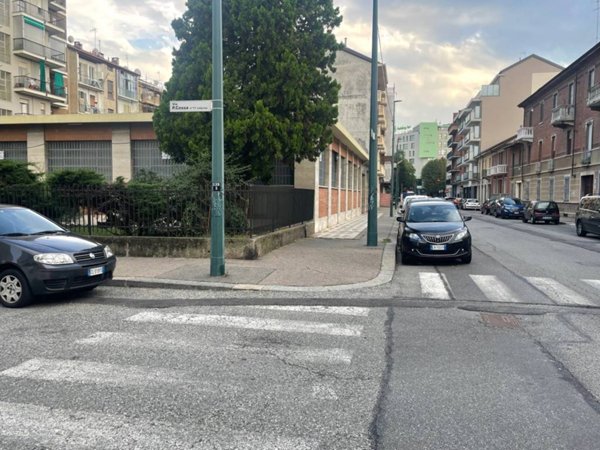 negozio in vendita a Torino in zona Parella