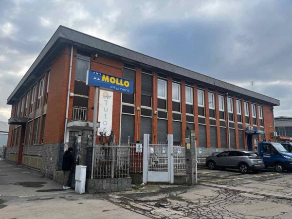 negozio in vendita a Torino in zona Lucento