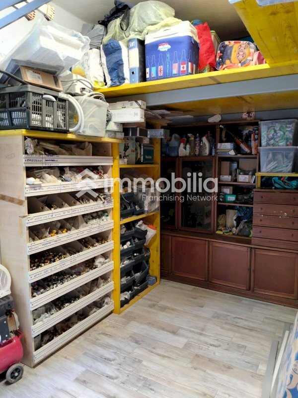 locale di sgombero in vendita a Torino in zona Borgo San Paolo