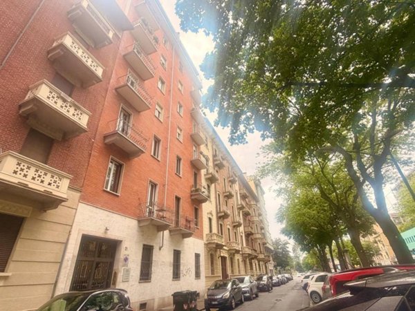 appartamento in vendita a Torino in zona Cit Turin