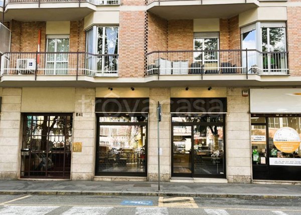 negozio in vendita a Torino in zona Santa Rita