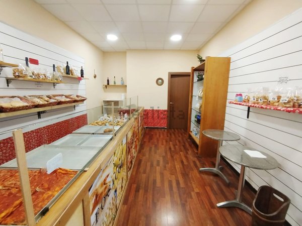 negozio in vendita a Torino in zona Cenisia