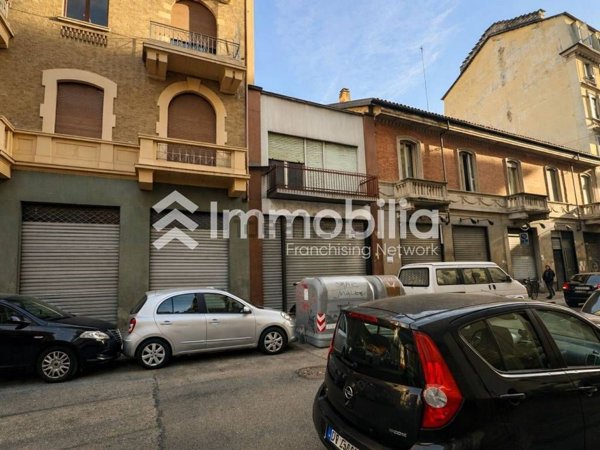 locale commerciale in vendita a Torino in zona San Salvario