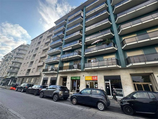 locale commerciale in vendita a Torino in zona Santa Rita