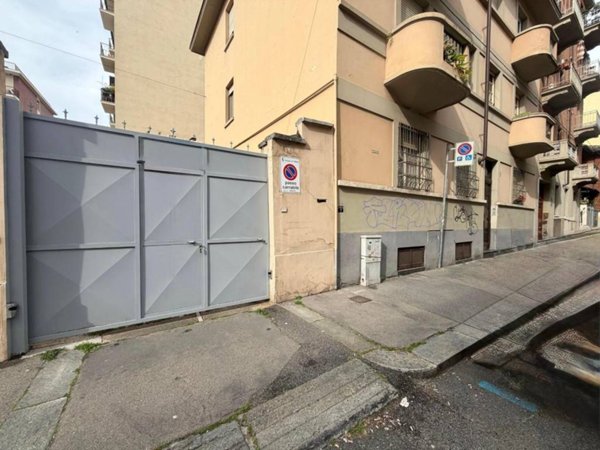 locale commerciale in vendita a Torino in zona Campidoglio