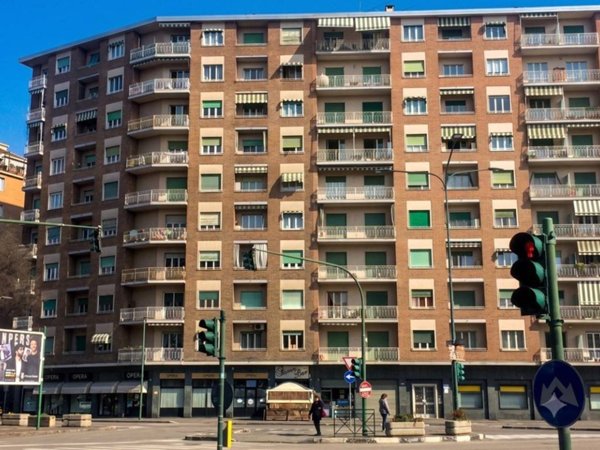 negozio in vendita a Torino in zona Santa Rita