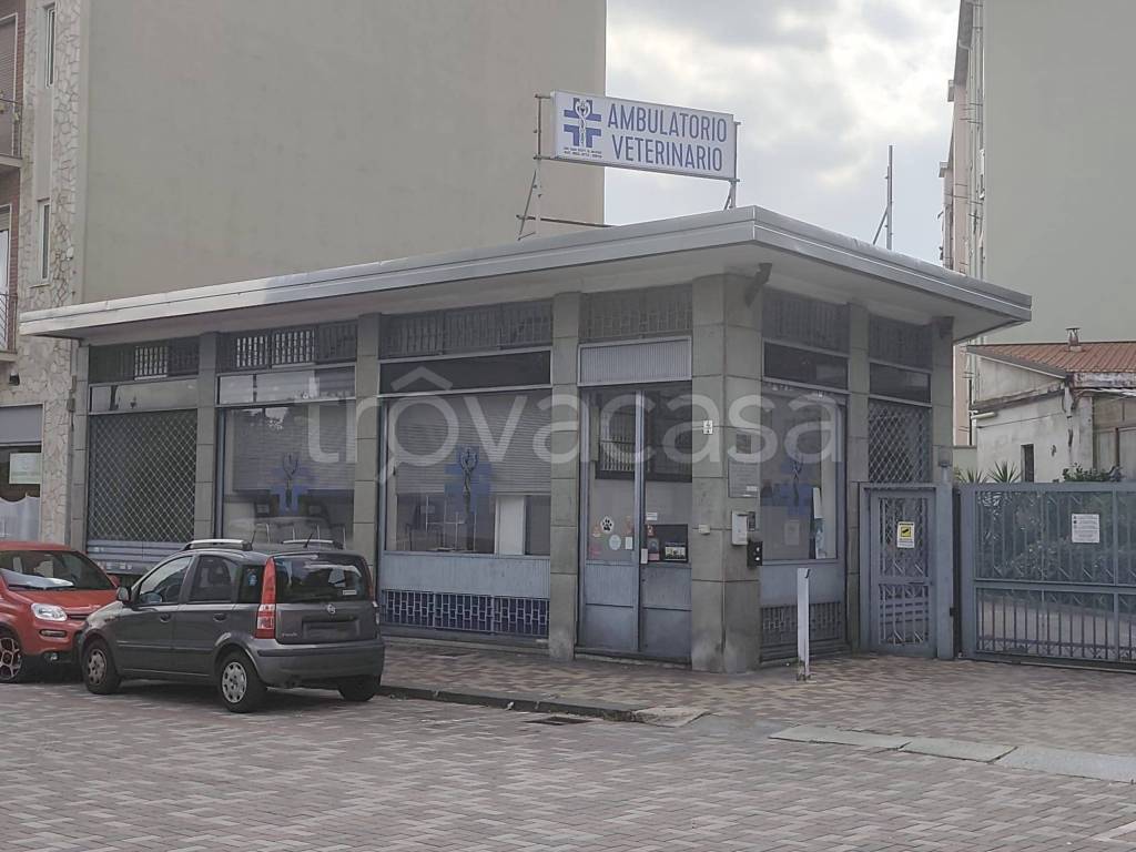 negozio in vendita a Torino in zona Mirafiori Sud