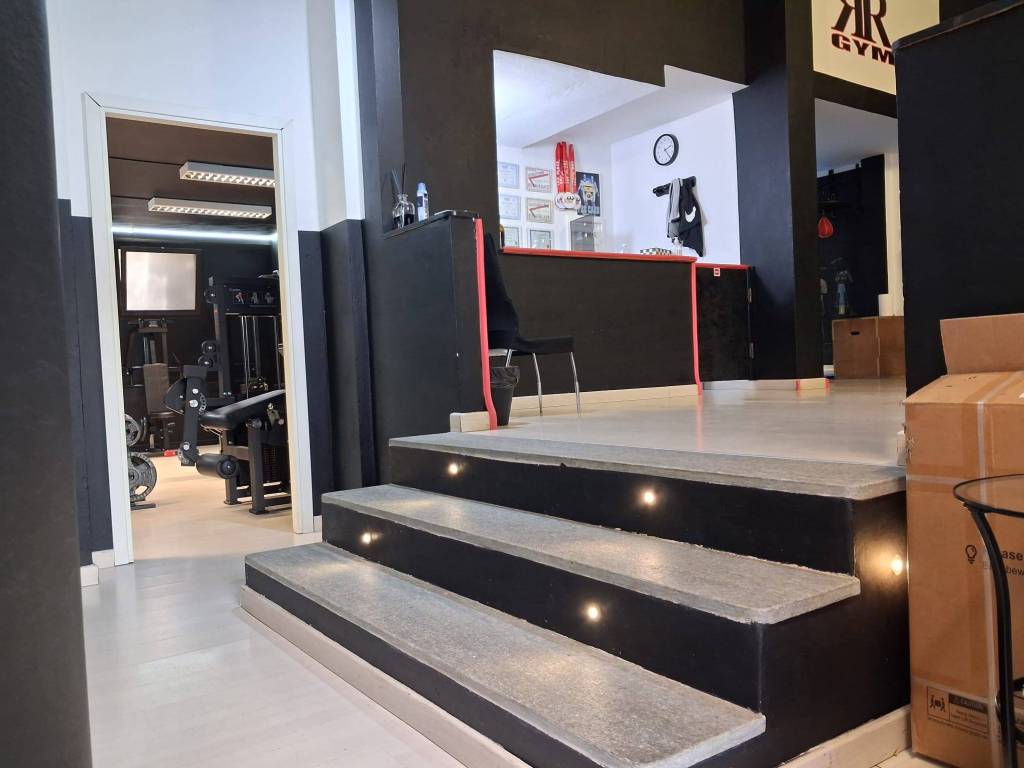 locale commerciale in vendita a Torino in zona Vanchiglia