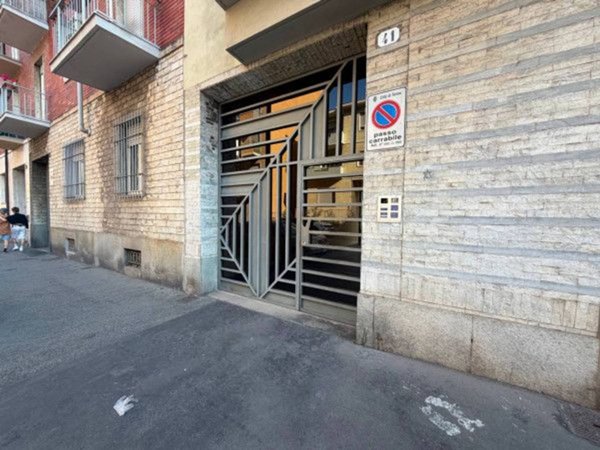 negozio in vendita a Torino in zona Santa Rita
