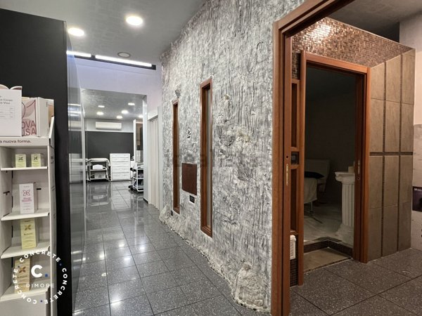 locale commerciale in vendita a Torino in zona Crocetta