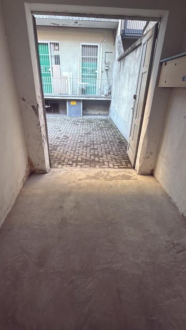 locale di sgombero in vendita a Torino in zona San Donato