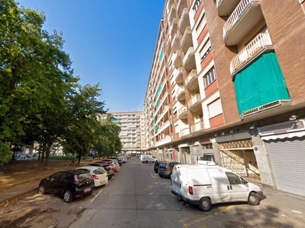 locale commerciale in vendita a Torino in zona Mirafiori Nord