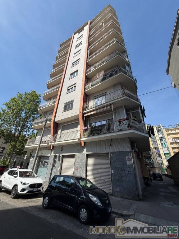 negozio in vendita a Torino in zona Lingotto