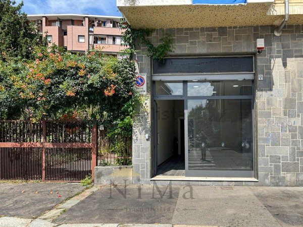 locale commerciale in vendita a Torino in zona Mirafiori Sud