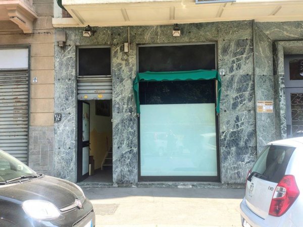negozio in vendita a Torino in zona Borgata Vittoria