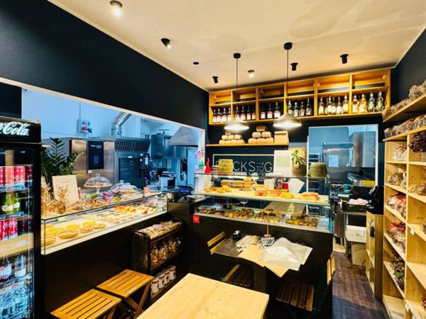 negozio in vendita a Torino in zona Cenisia