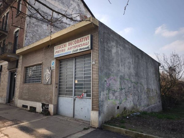 locale commerciale in vendita a Torino in zona Vanchiglia