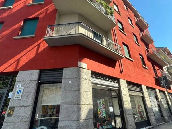negozio in vendita a Torino in zona Lingotto