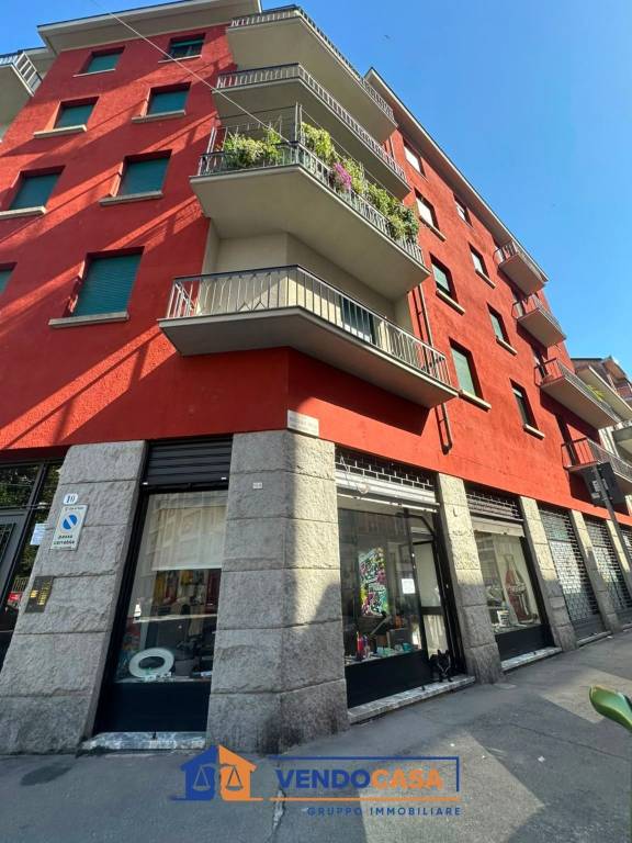 negozio in vendita a Torino in zona Lingotto