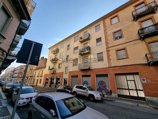 locale commerciale in vendita a Torino in zona Barriera di Milano