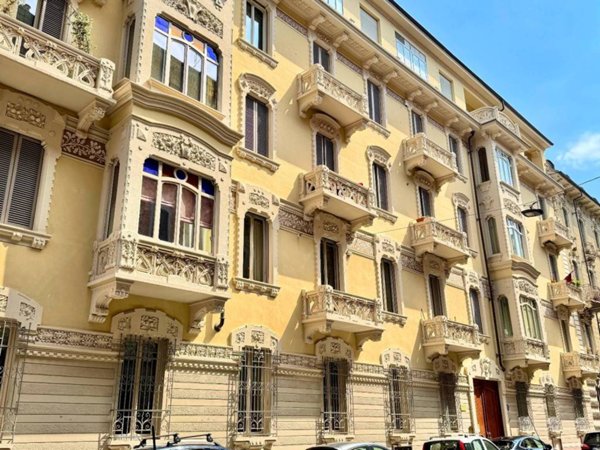 appartamento in vendita a Torino in zona Cit Turin